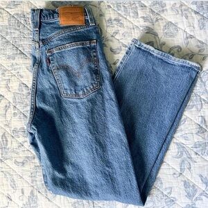 Levi's Straight Leg Jeans - Medium Blue